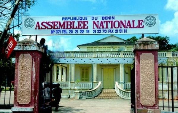Assemblée nationale : Les députés adoptent la loi portant organisation des entreprises publiques