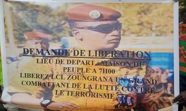 Ouagadougou : Des manifestants réclament la libération du lieutenant-colonel Emmanuel Zoungrana et de ses compagnons