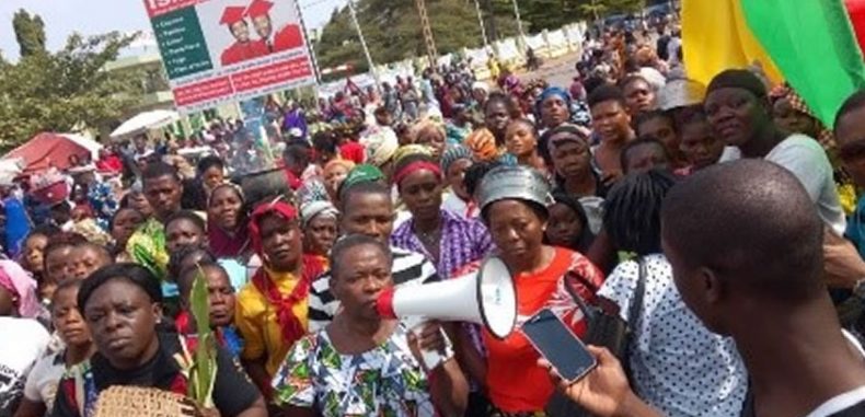 Marche pacifique des femmes sur la présidence : Les manifestantes confinées à la Bourse du travail