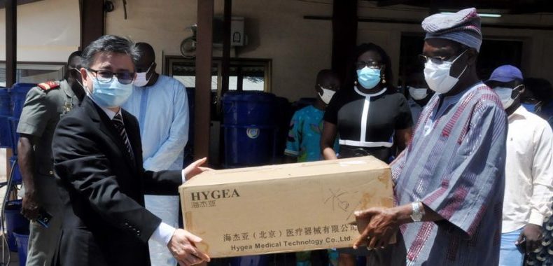 Don de l’ambassade de Chine à la Céna: Du matériel de protection pour les bureaux de vote